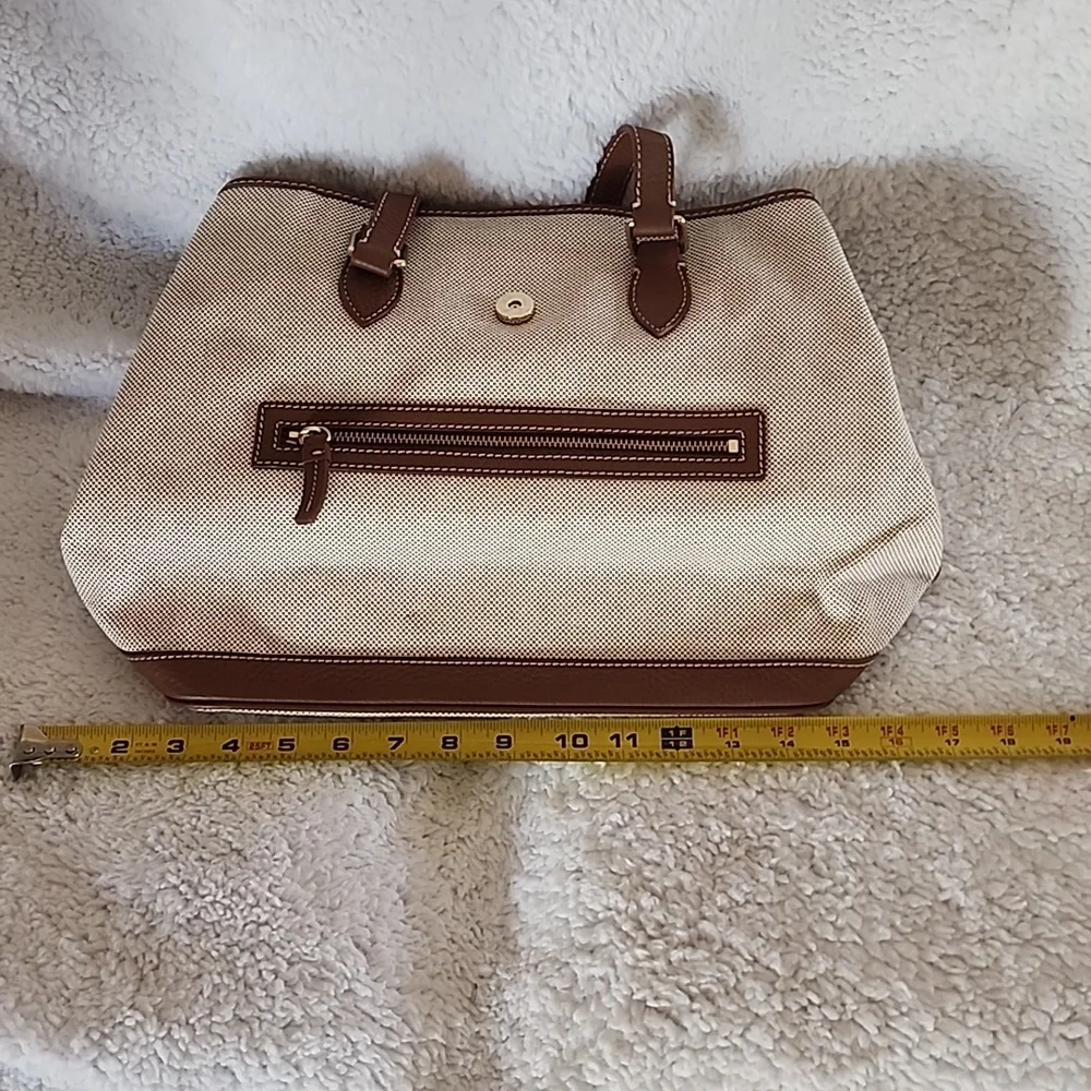 Dooney and Bourke purse - Picture 6 of 6